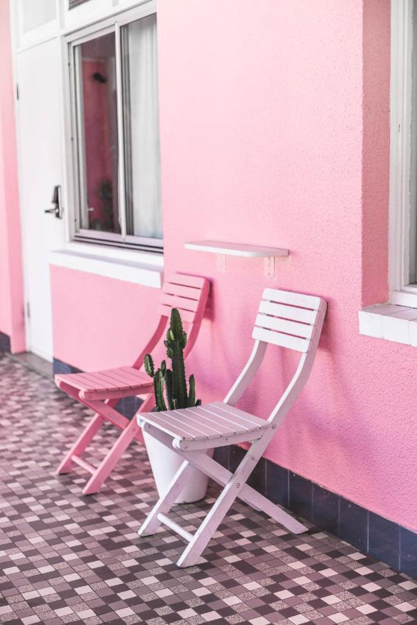 The Pink Hotel Coolangatta Gold Coast Exterior photo