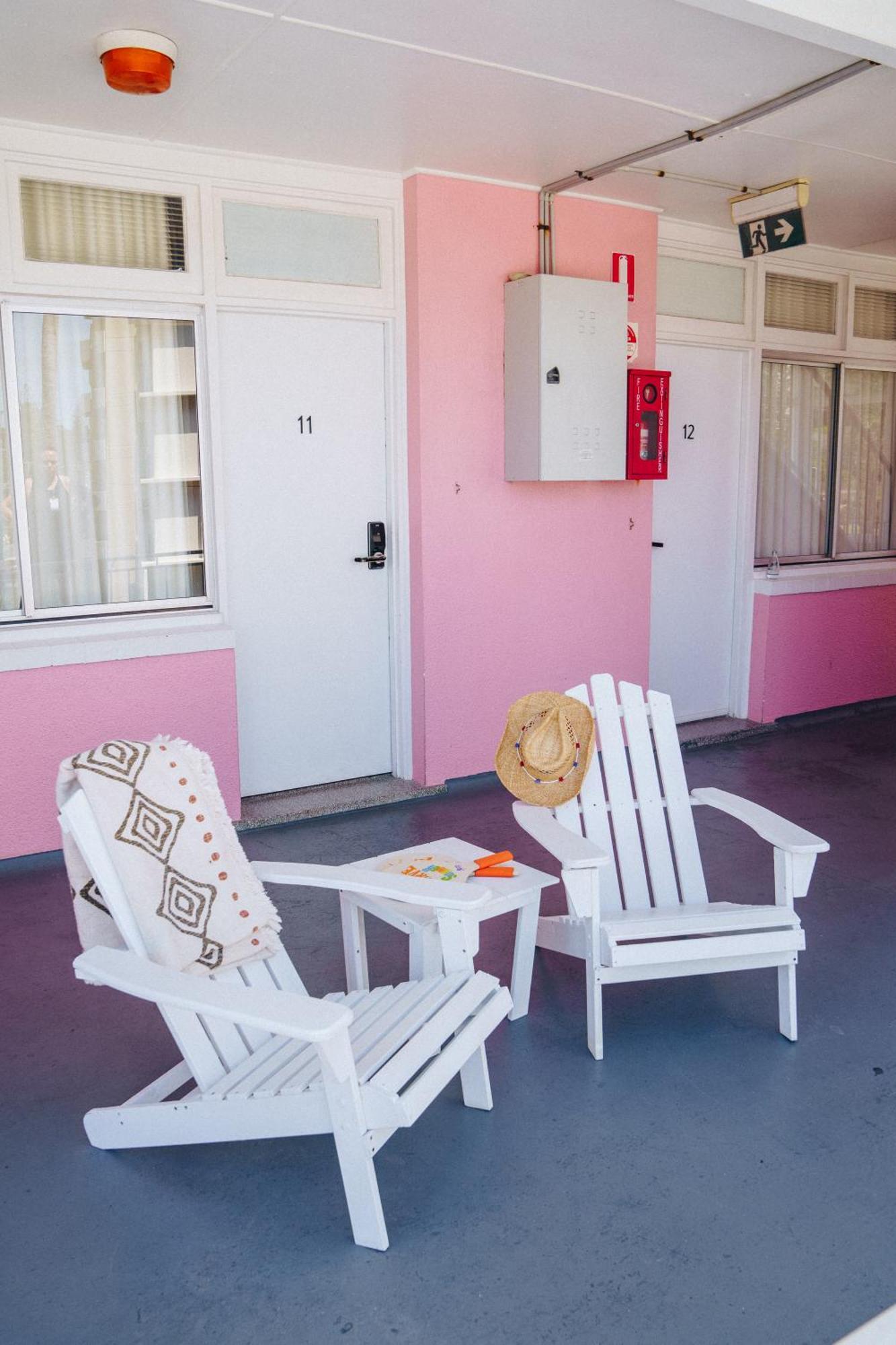 The Pink Hotel Coolangatta Gold Coast Exterior photo