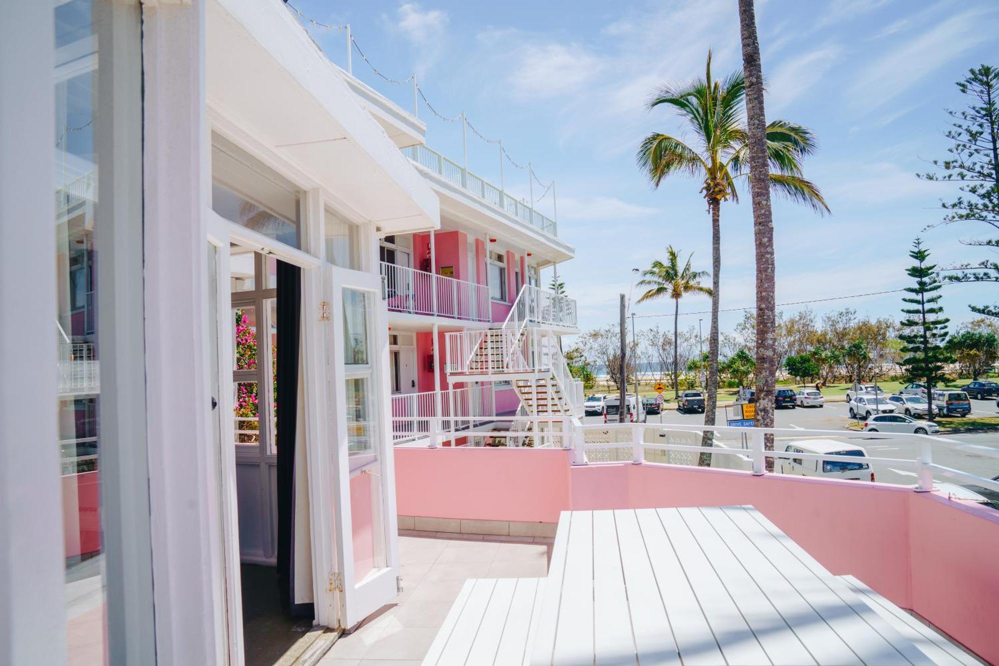 The Pink Hotel Coolangatta Gold Coast Exterior photo