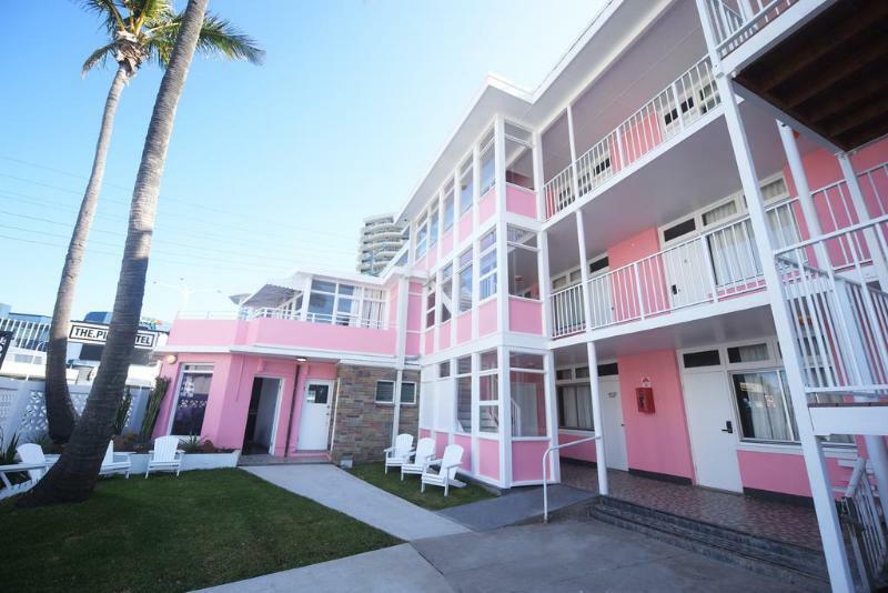 The Pink Hotel Coolangatta Gold Coast Exterior photo